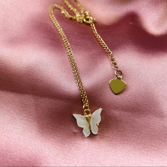 White Shell Butterfly Necklace - Picture 2 of 8